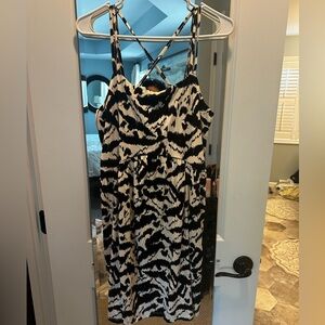 NWT OLD NAVY Stylish Black and White Patterned Dress CRISS CROSS BACK